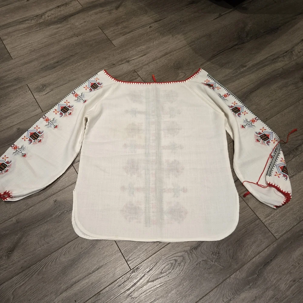 Bohemian White Cotton Tunic and Red Embroidered Blouse - Picture 2 of 6